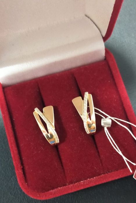 Новые золотые серьги 585 пробы