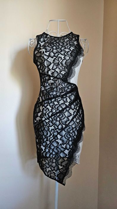 Rochie scurtă de ocazie din dantelă XS