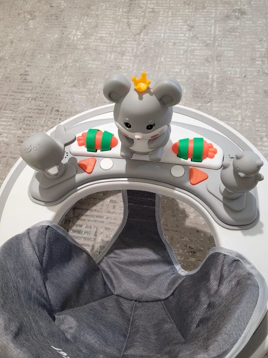 Продаются ходунки серого цвета.