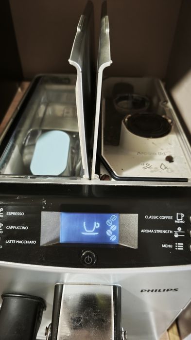 Кафе автомат Philips Saeco EP4050