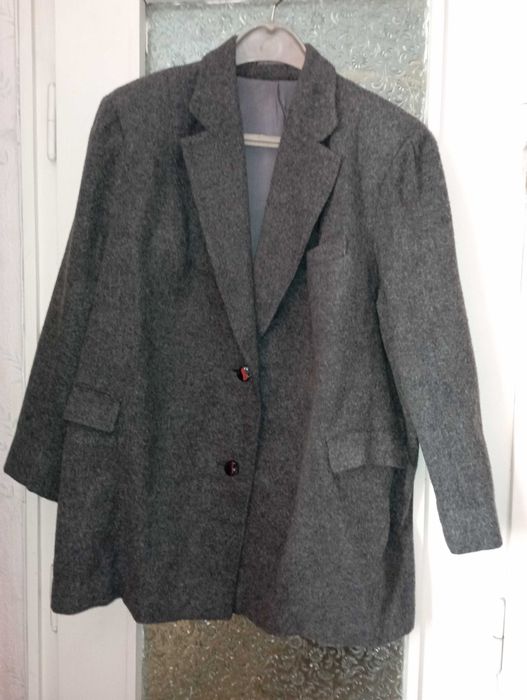 Дамски вълнен костюм – пола и сако за едри дами