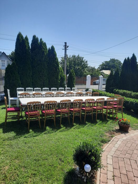 Mese și scaune de închiriat