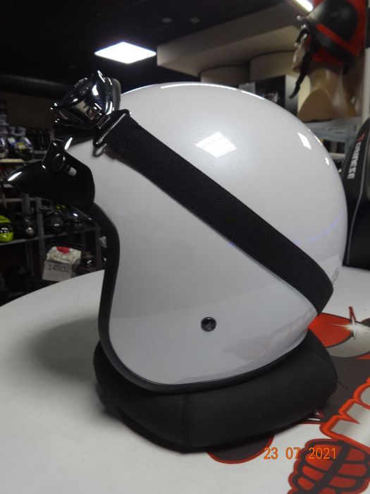 НОВО! Скутерски каски MT Helmets Le Mans 2 Pure скутер мото мотор