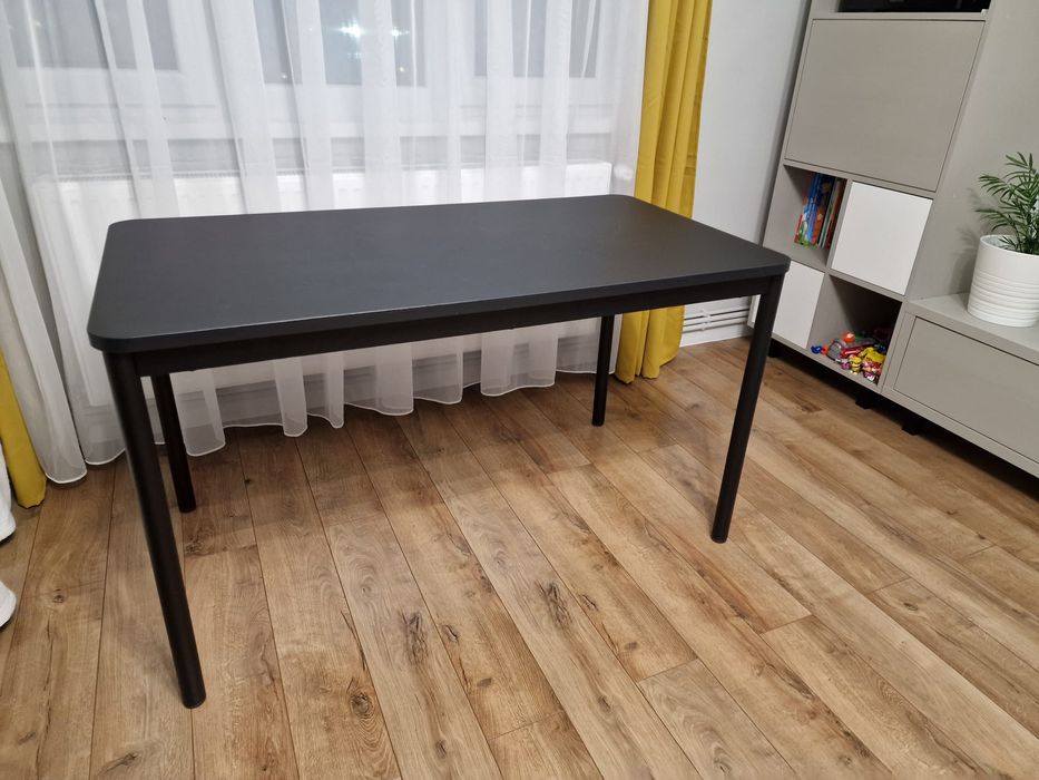 Vand urgent masa ikea TOMMARYD, antracit, în stare foarte bună.