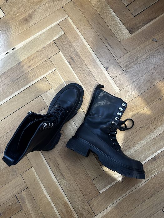 Топли боти, носени броени пъти