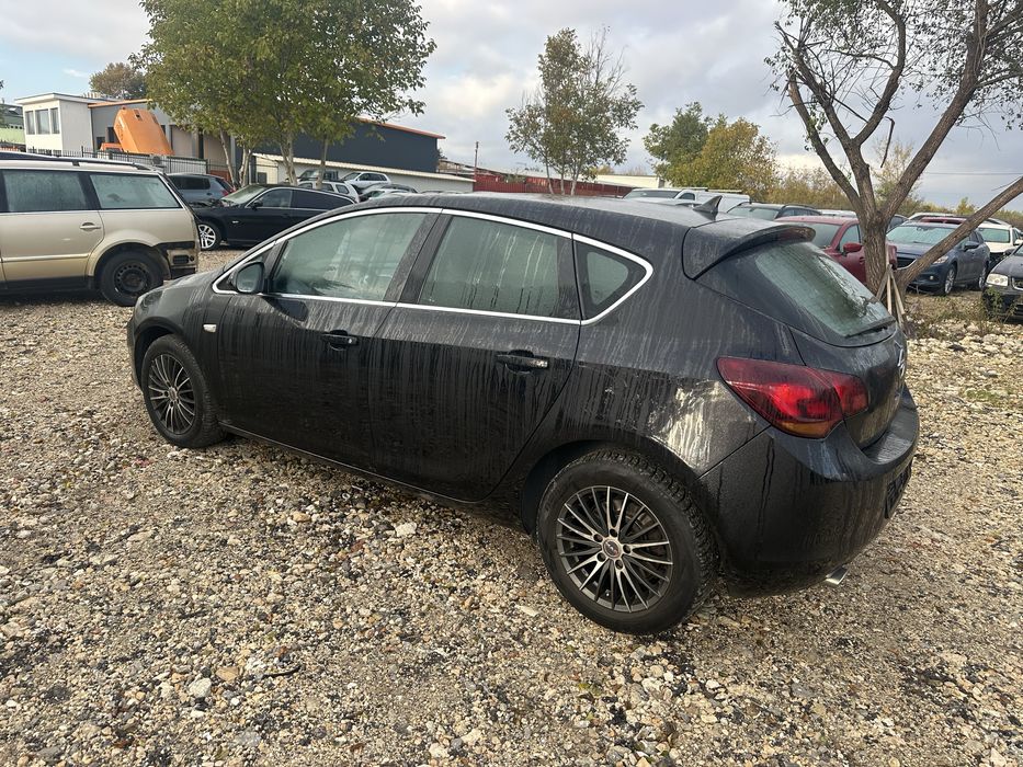 Опер Астра J - Led,Xenon,Navi,2.0cdti- На Части!!!