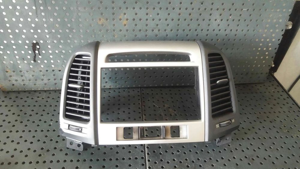 Consola rama centrala cu grile ventilatie hyundai santa fe 2 cm 974202b000