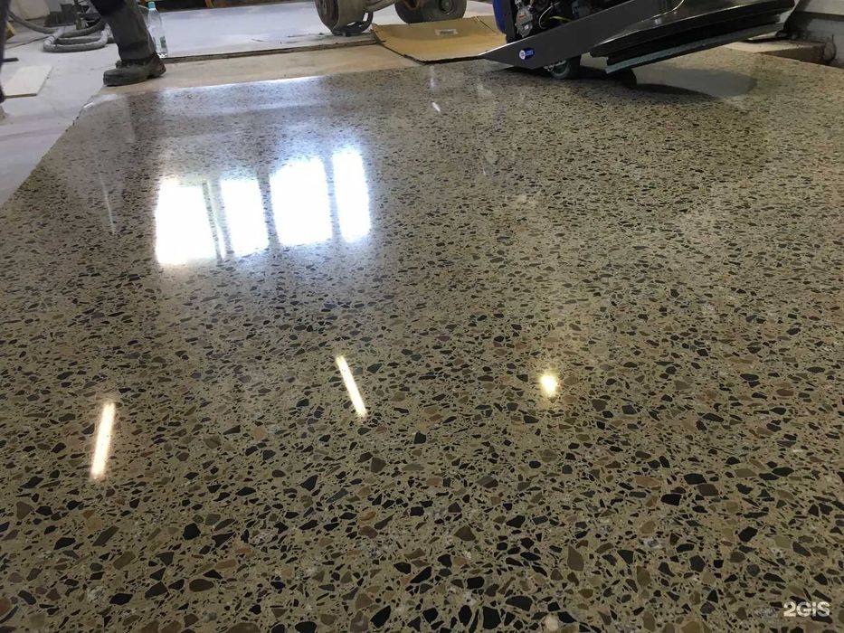 Лак-гидрофобизатор для травертина, придает блеск, устраняет деффекты.