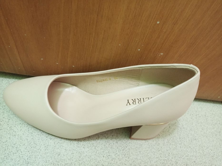 Новые туфли бежевые