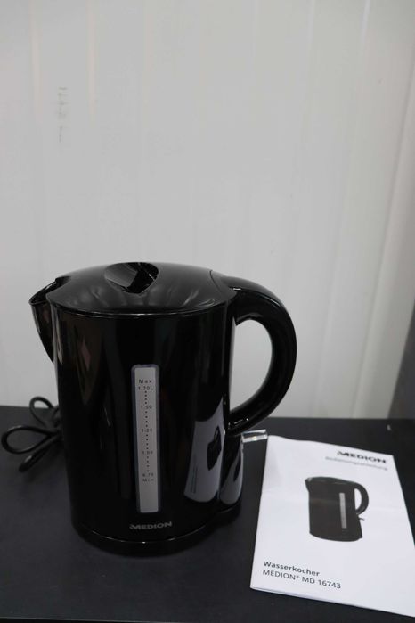 Електрическа кана Medion MD16743, 2200W 1.7L черна