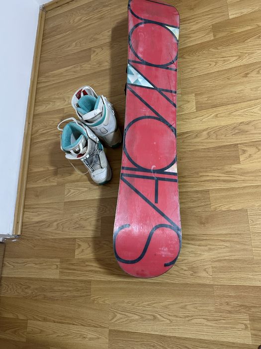 Snowboard Salomon 142 cm + Legaturi snowboard Salomon + Boots