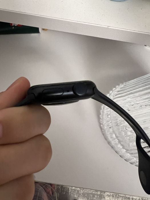 Продам Apple Watch чёрного цвета.