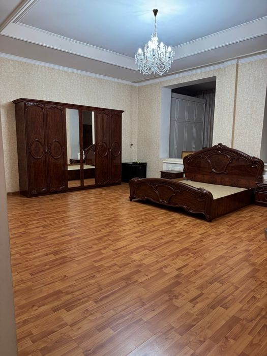 Квартира Генерала Узакова5/3/4 250 м2 банковская