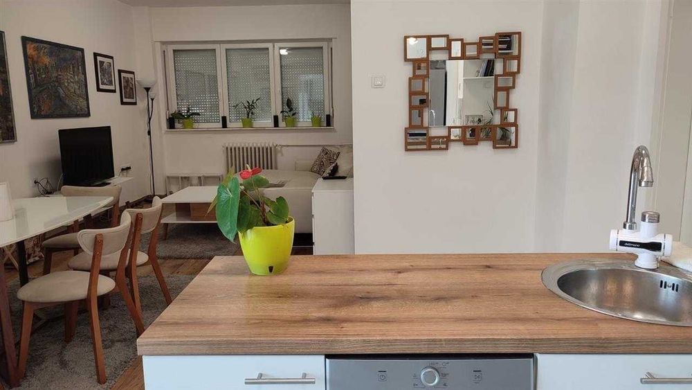 Дава се под наем Тристаен апартамент в София, Зона Б-5 - 100 кв.м за 663 € - Снимка #2