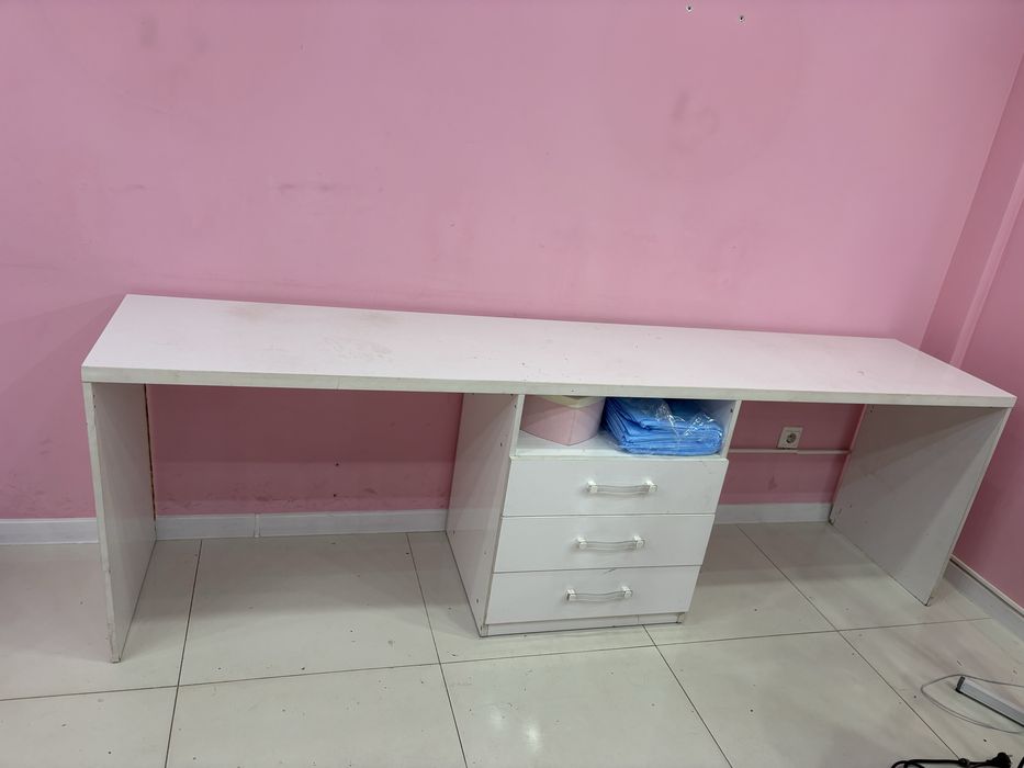 Маникюрный стол 2,4м