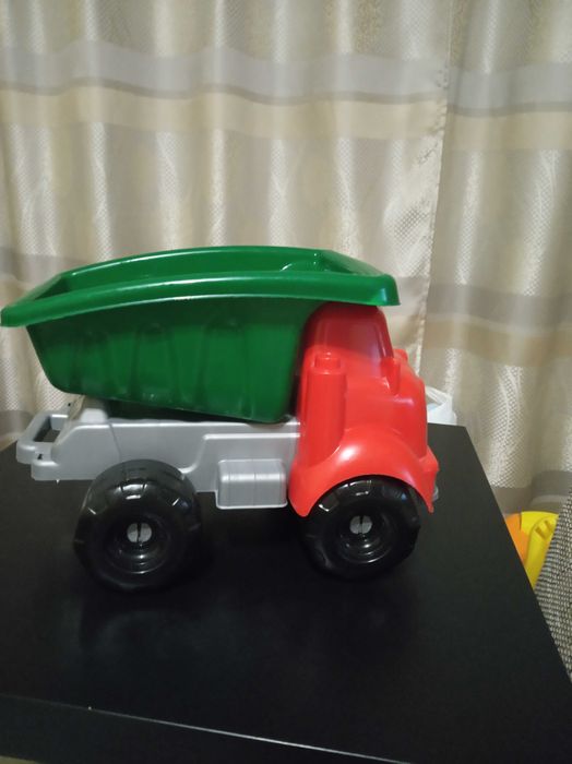 Детски камион тип самосвал