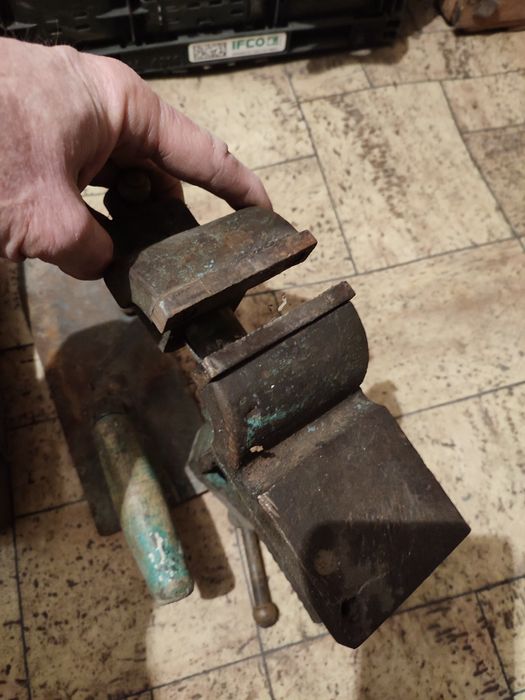 Продам тиски советские.