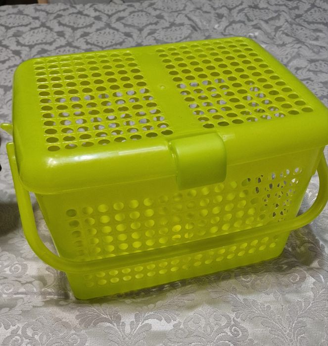 Корзина пластикова