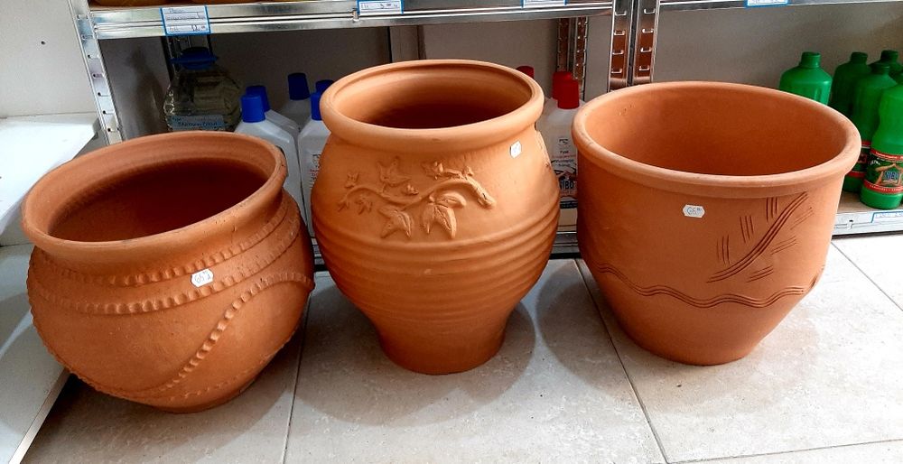 Глинени делви и саксии