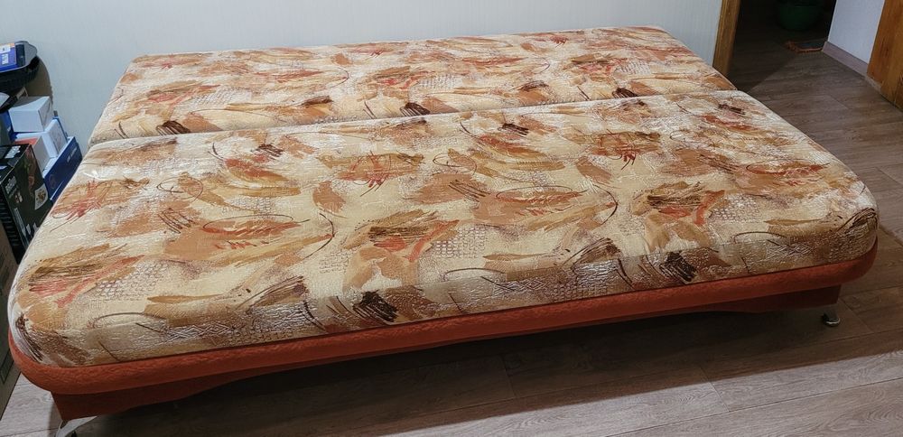 Продам диван-тахту,  в хорошем состоянии