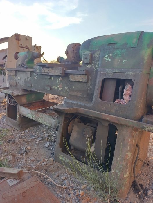 Токарный станок .