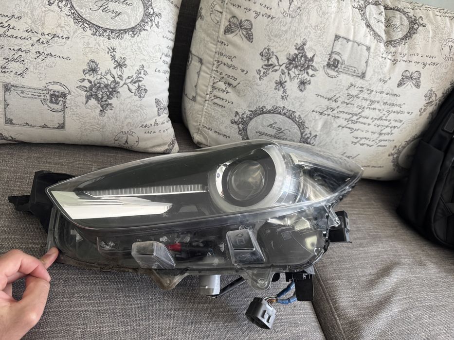 стъкло капак ляф фар мазда 3 2017