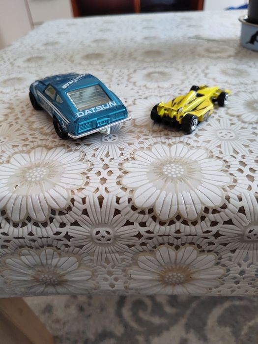 Миниатюрни колички, едната е за McDonald's