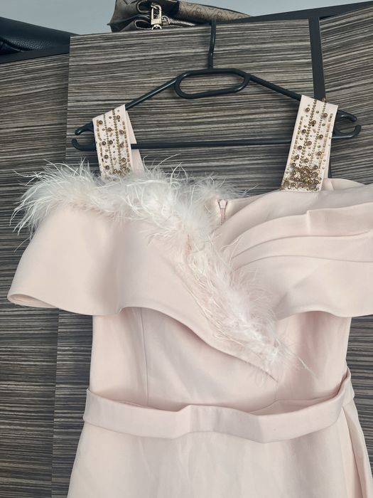 Rochie roz pal cu pene