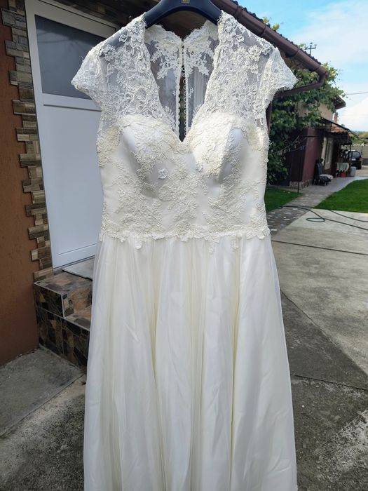 Rochie mireasa culoare ivory