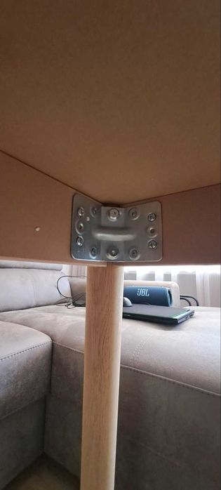 Масивна трапезна маса