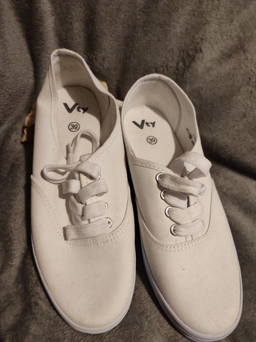 Tenisi dama mărimea 39