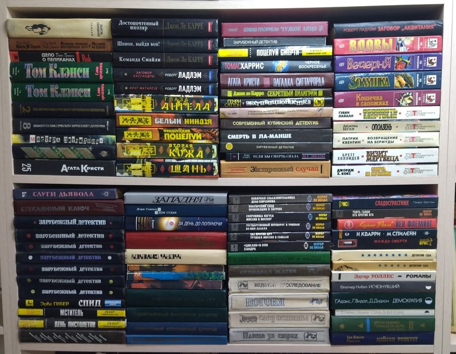 Книги детективы продам.