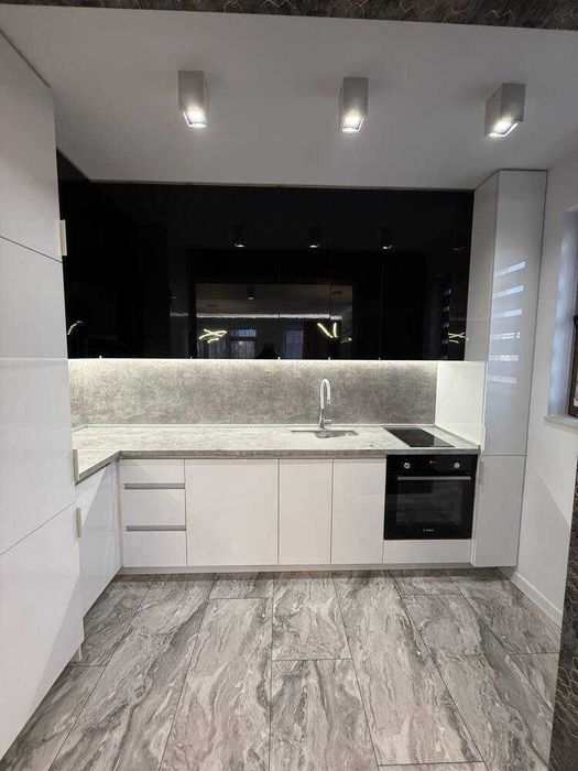 Продава се Тристаен апартамент в Пловдив, Остромила - 118 кв.м за 1992 €/кв.м - Снимка #3