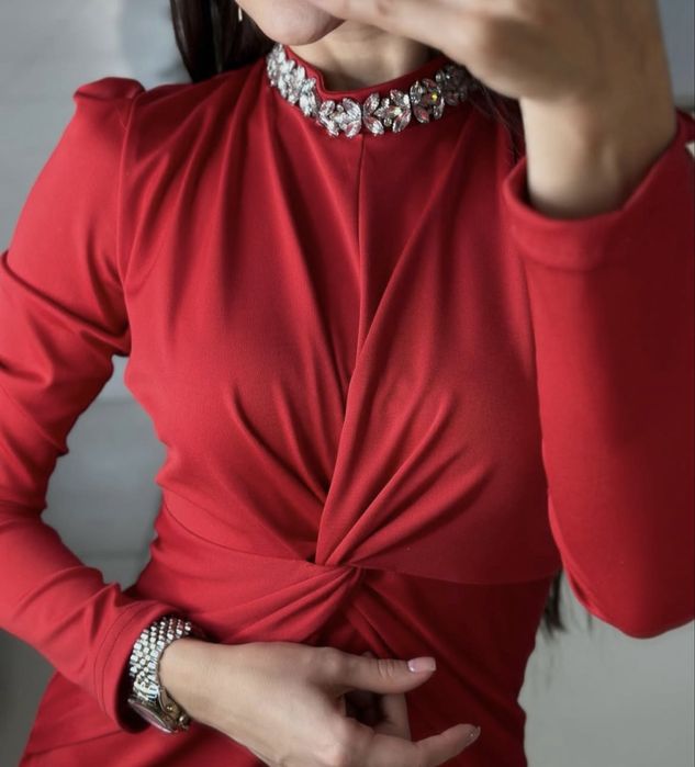 Новое красное платье