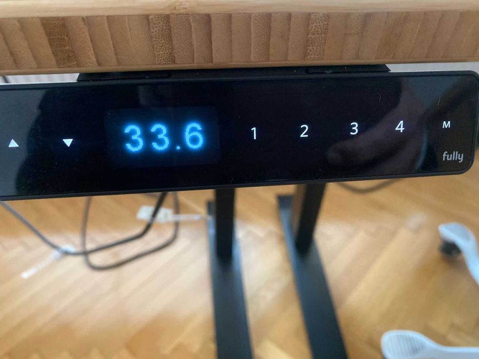 Birou electric Herman Miller Jarvis Bamboo 160x80 – stare foarte bună