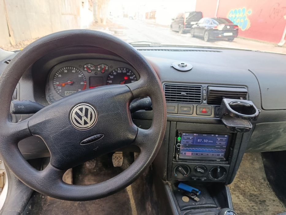 Vând golf 4 benzina