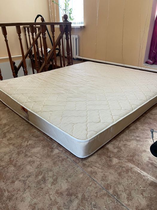 Матрас 180*200см в хорошем состоянии