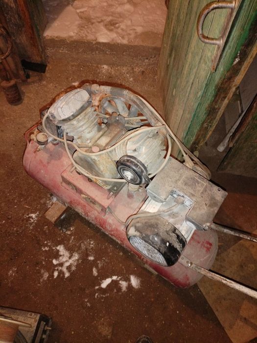 Продам компрессор электрический