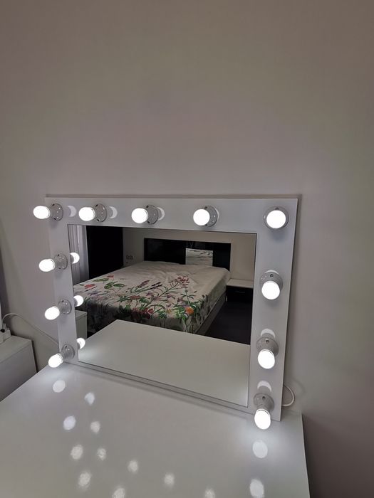 Огледало за грим с осветление