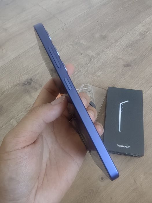 Продам Samsung S25 12/128 Navy