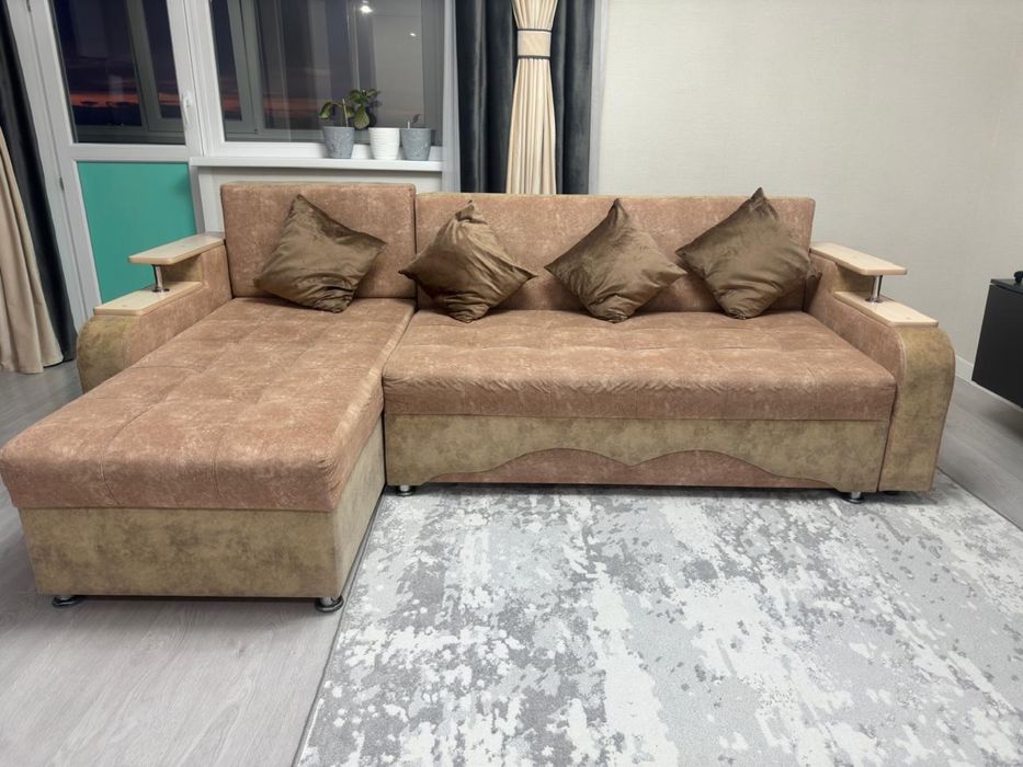 Продам уголный диван