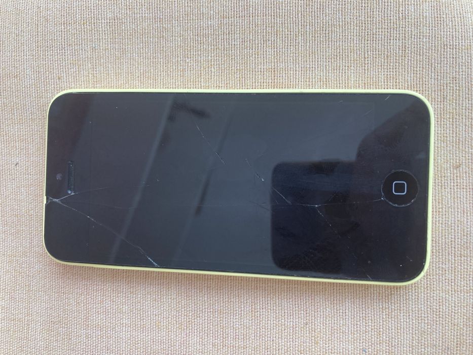 Iphon 5c 8gb baterie 94% display mort