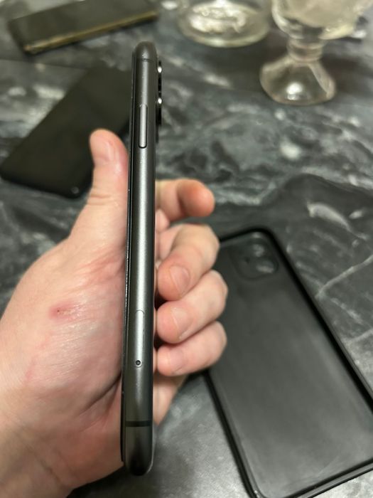 Айфон 11 64 гб Продаю