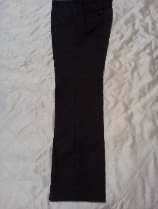 нов мъжки костюм от три части