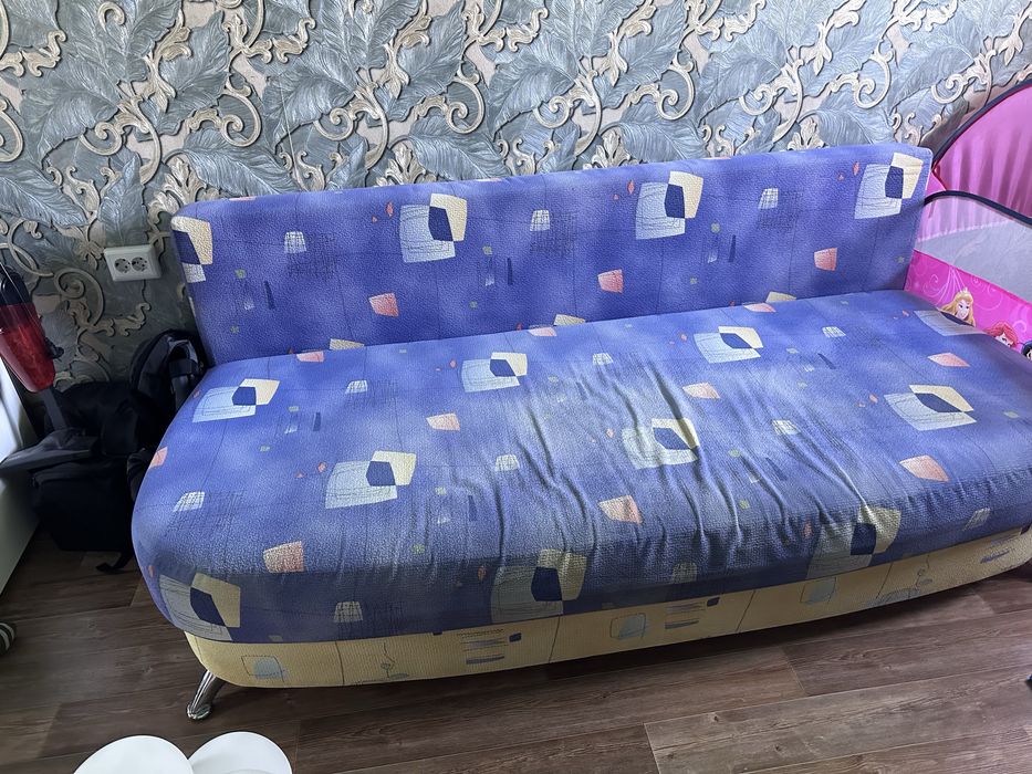 Диван срочно продам