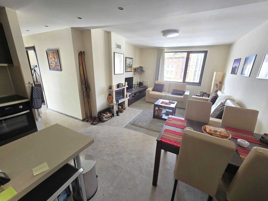 Тристаен апартамент до ски лифта и красива гледка за продажба в Банско