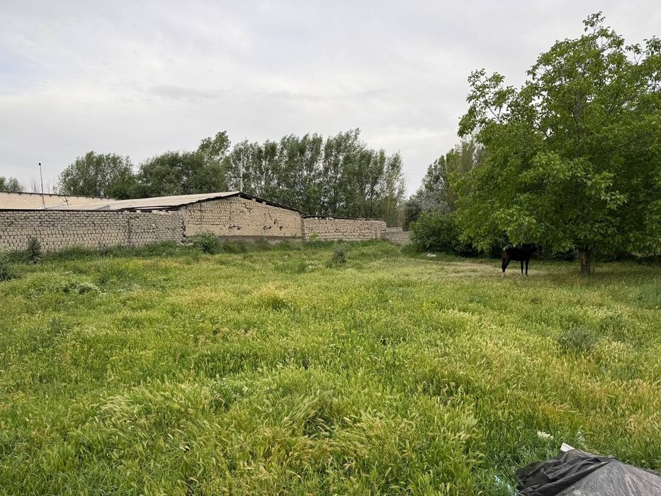 Uchastka sotiladi