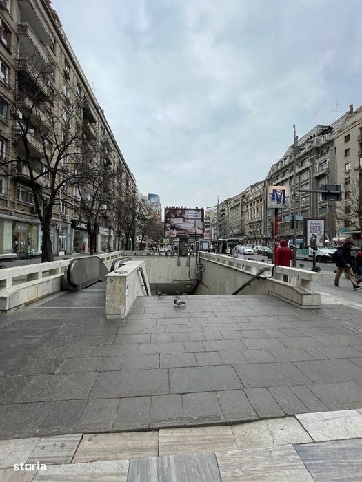 Piata Romana, Ultracentral, Coloane, Metrou — fotografia 1