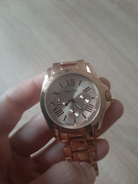 Ceas Damă Bershka Rose Gold – Stil Elegant / Casual