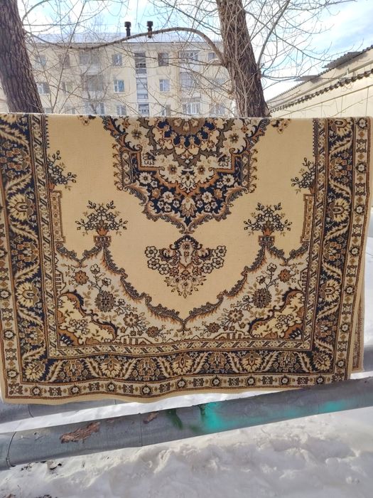 Ковер 2на 3 натуральный. Красивый чистый.